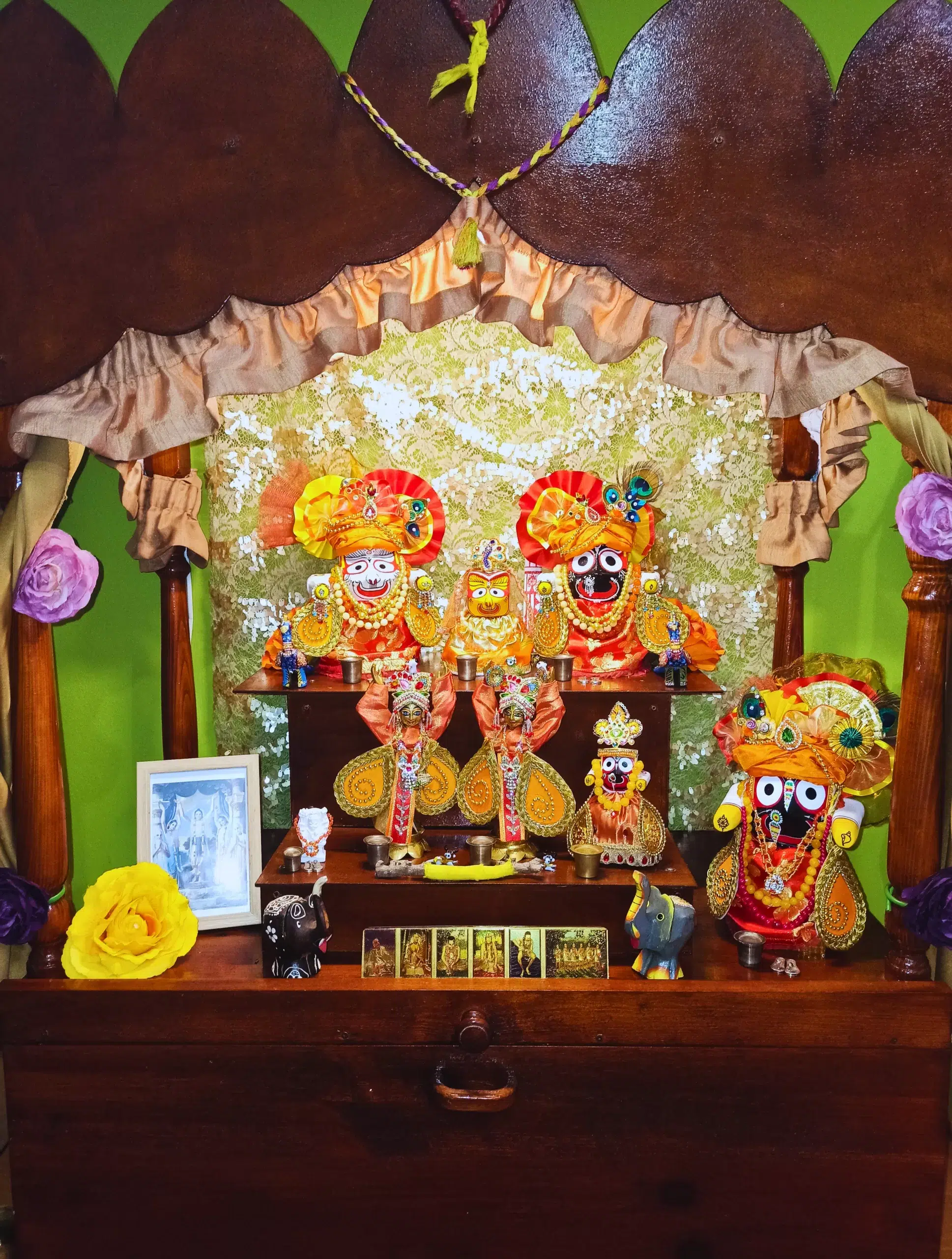 Darshan deities