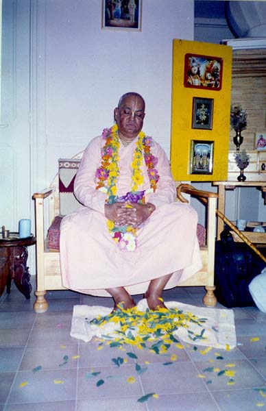 Why the Feet of Sri Guru Are Compared to a Lotus